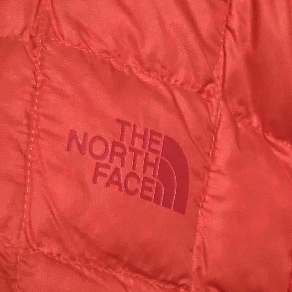 The North Face "Men's" Thermoball Eco Jacket in Fiery Red, Size XXXL - Picture 13 of 13
